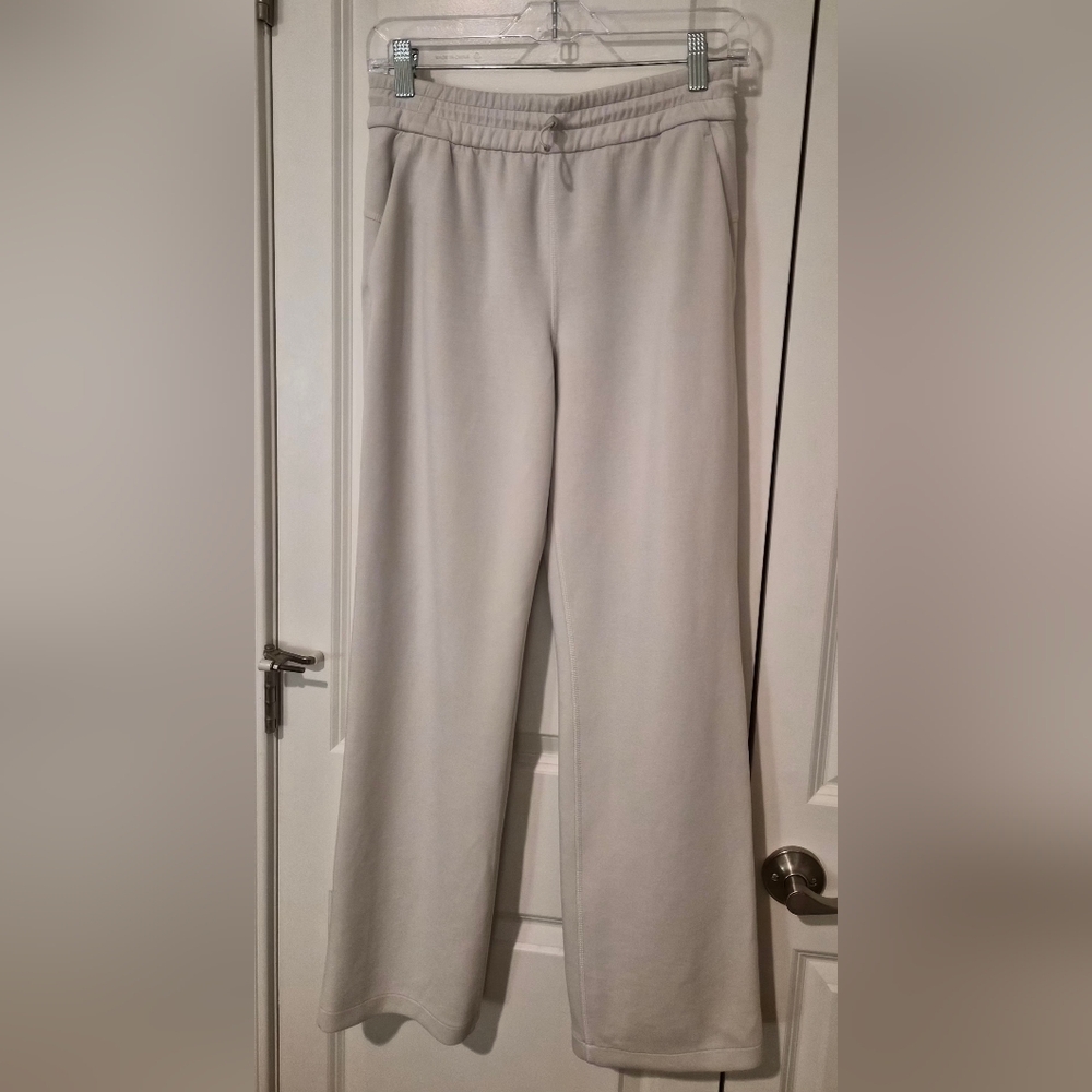 Lululemon Softstreme High-Rise Pant Size 6 Color:Bone